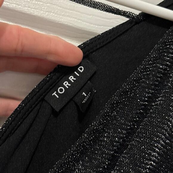 Torrid black flutter sleeve metallic tie back romper size 1X - Picture 5 of 11